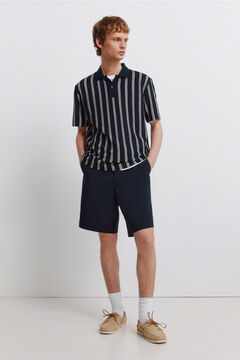 Conjunto de polo e bermudas