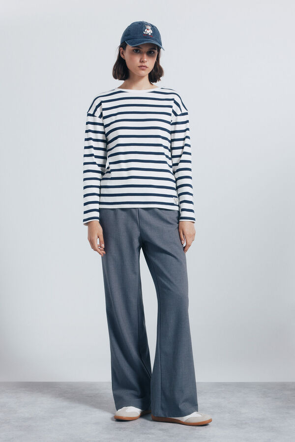 Conjunto de pantalón y camiseta