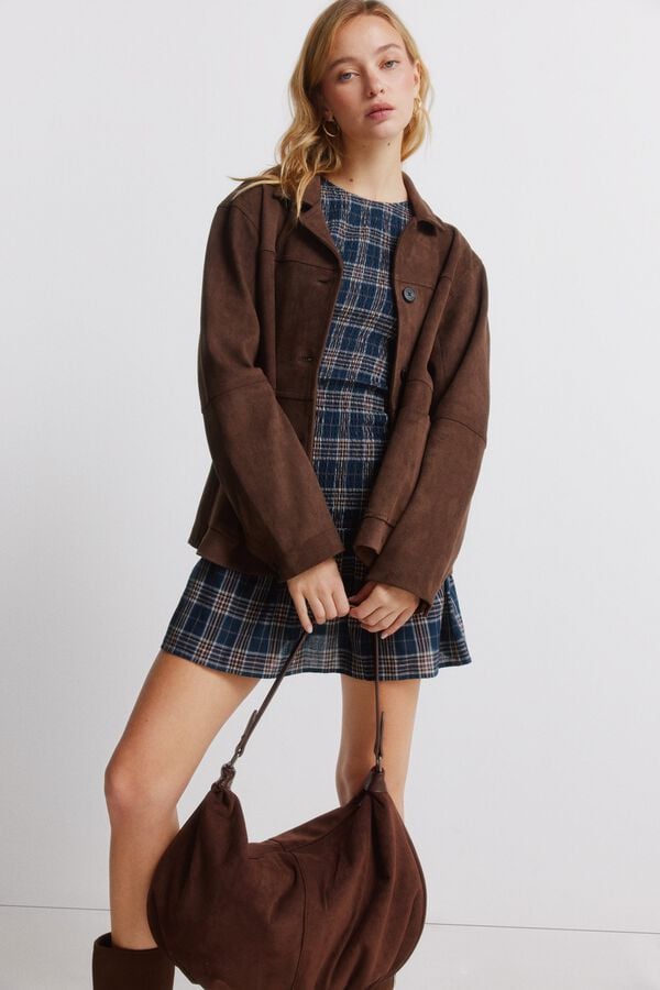 Conjunto de mala, gabardina, cal&ccedil;as e camisola