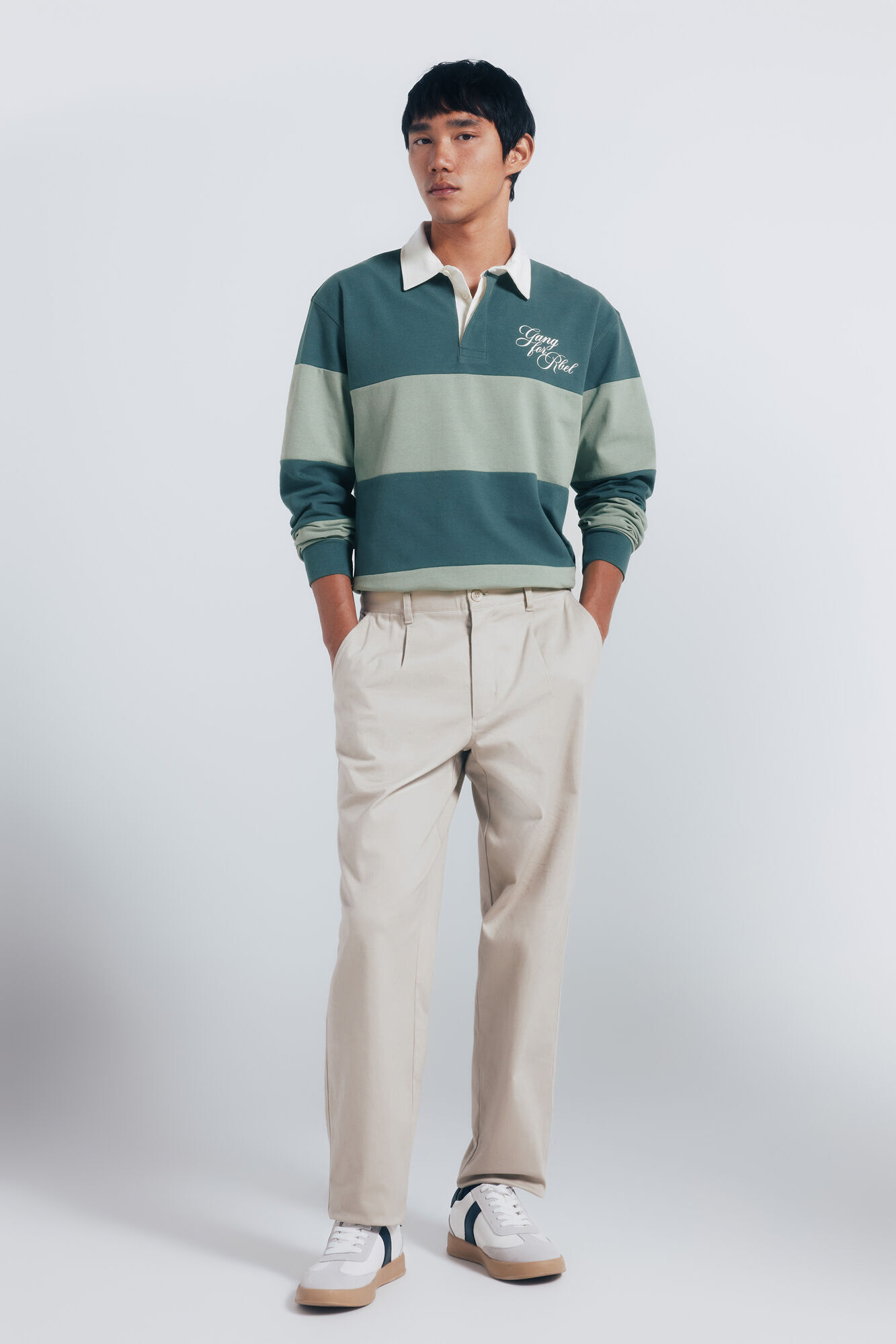 Conjunto de cal&ccedil;as e camisola