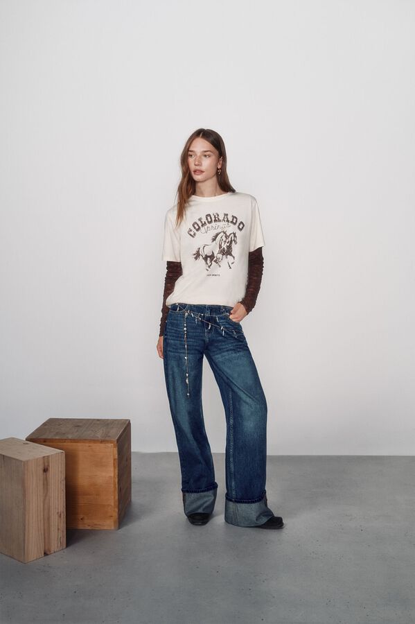 Conjunto de camiseta, jeans y camiseta