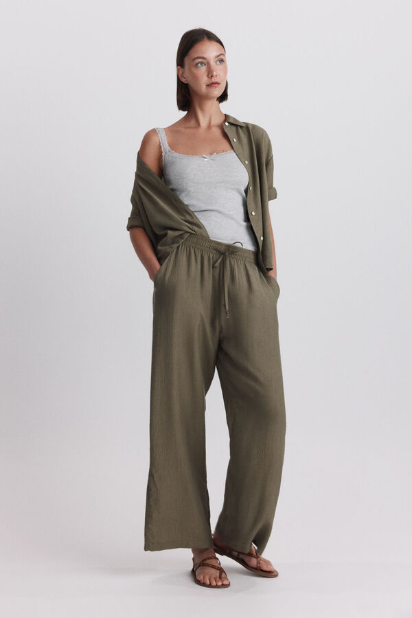 Conjunto de pantal&oacute;n y camisa