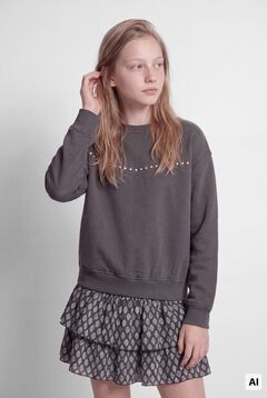 Conjunto de sudadera y falda