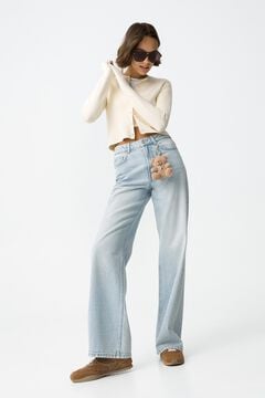 Conjunto de jeans, chaqueta y blusa