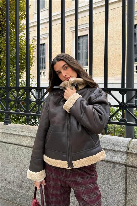 Conjunto de cazadora y pantalones