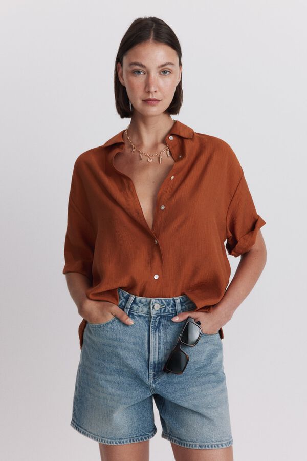 Conjunto de pantal&oacute;n y camisa