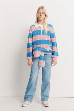 Conjunto de camisola e jeans