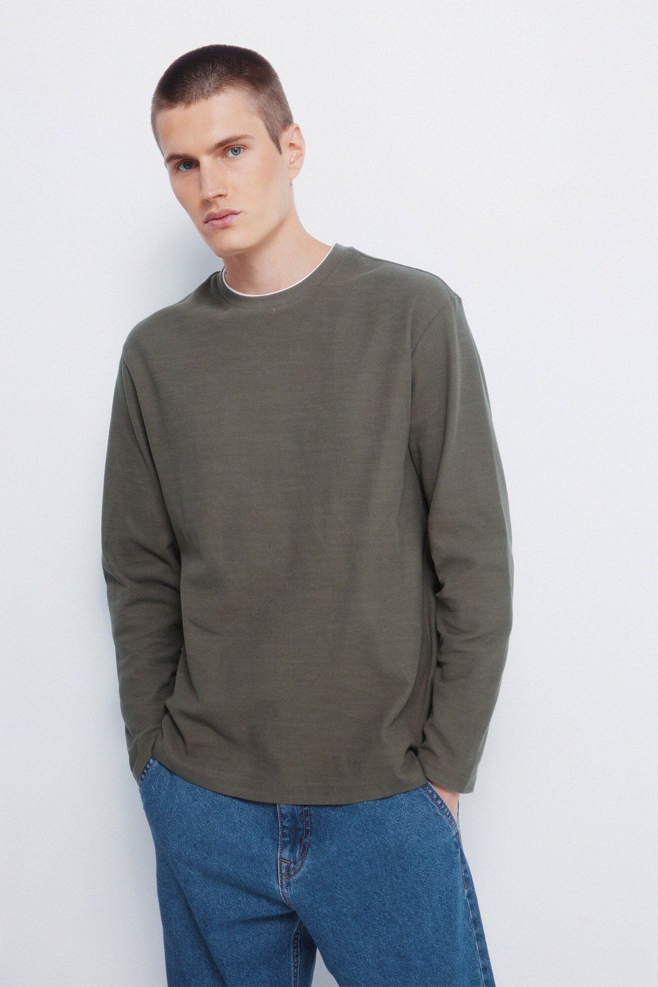 Conjunto de t-shirt, cal&ccedil;a e blus&atilde;o