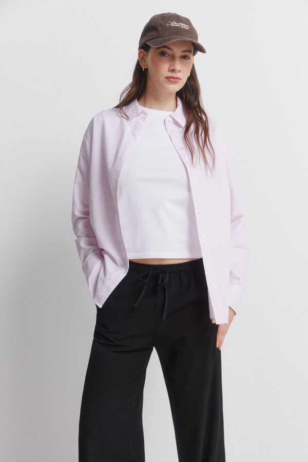 Conjunto de bon&eacute;, cal&ccedil;as e camisa