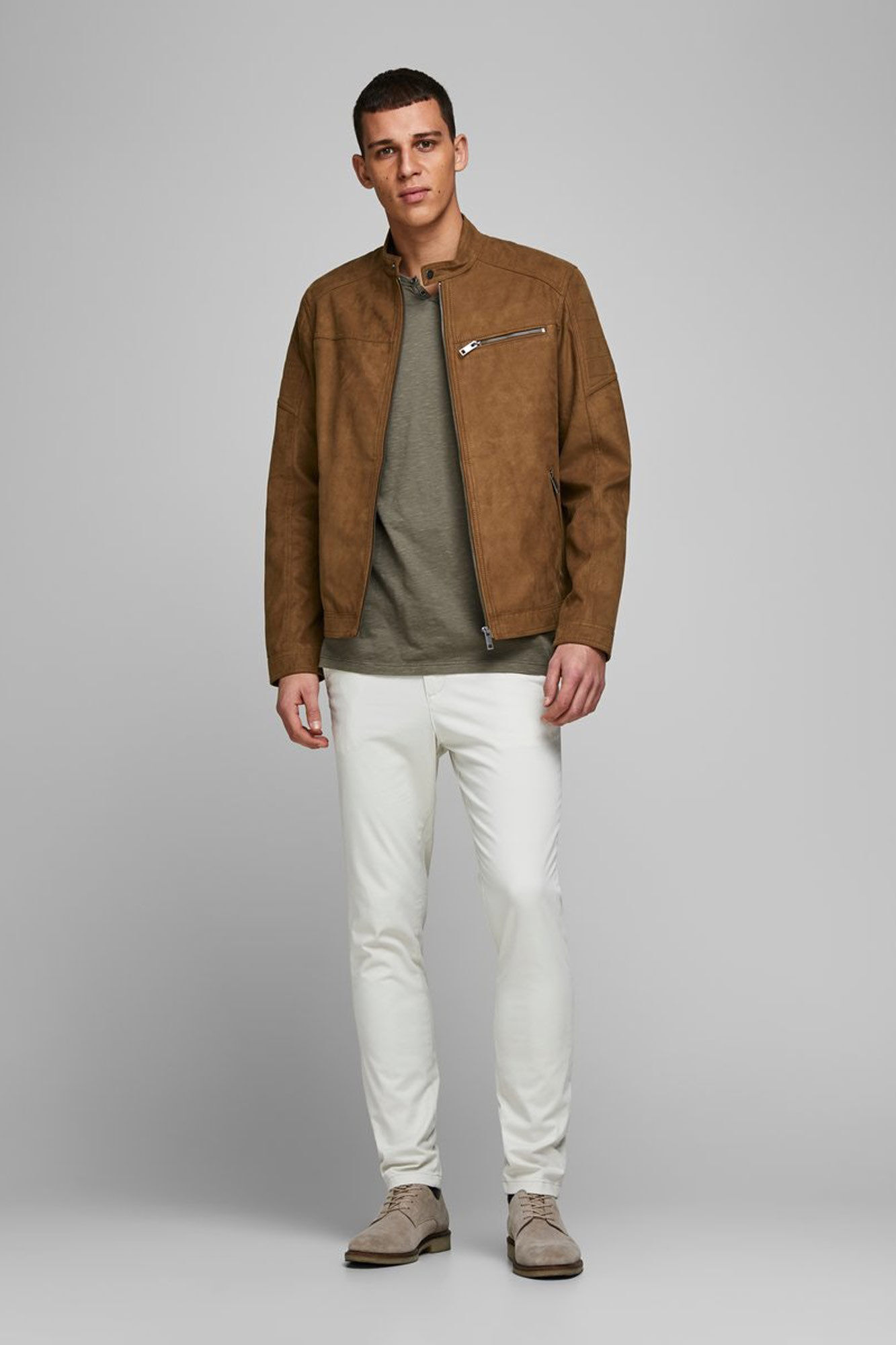 Conjunto de jaqueta e cal&ccedil;as