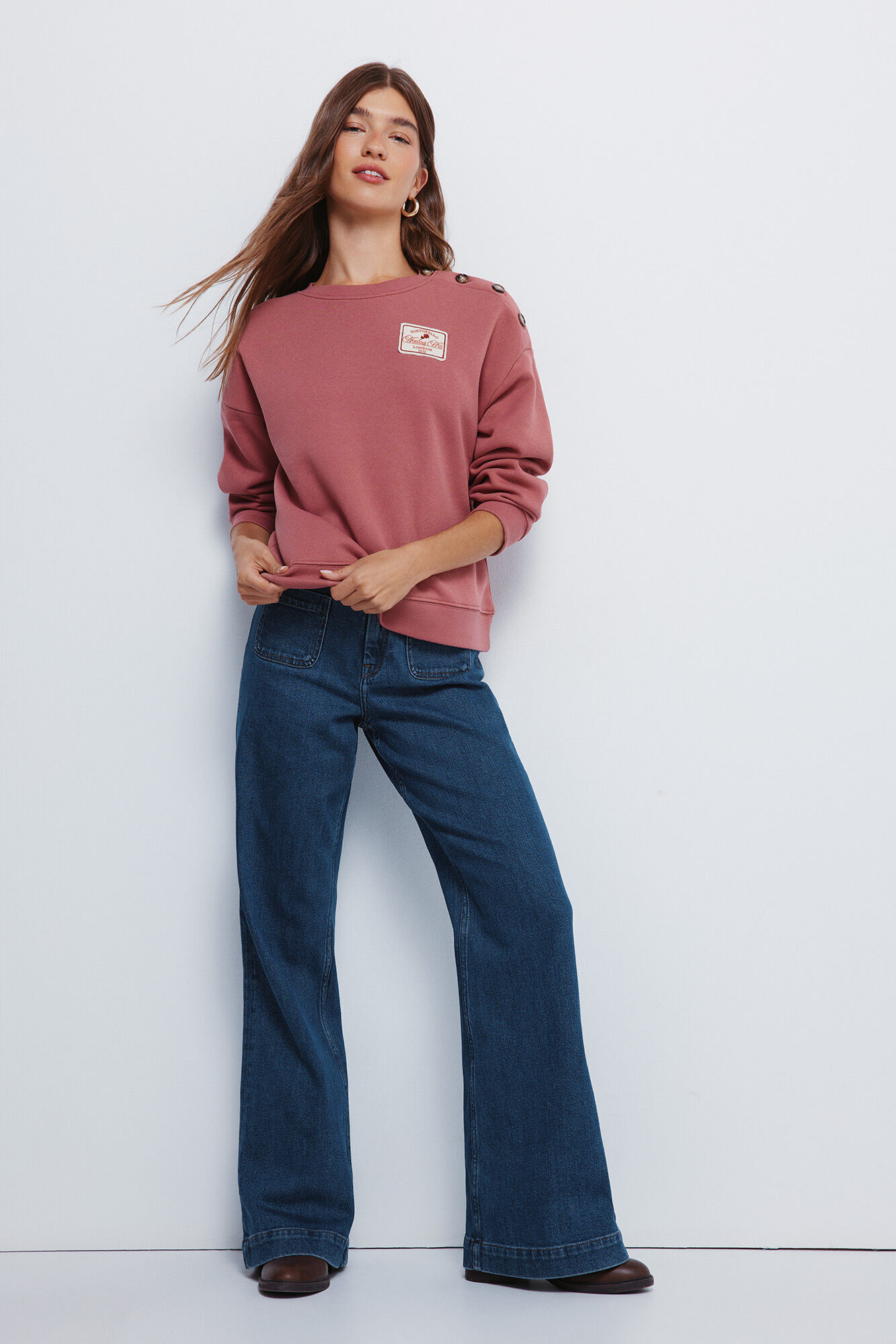 Conjunto de jeans y sudadera