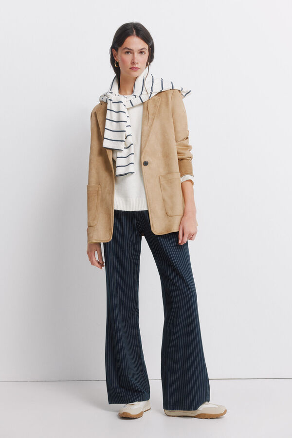 Conjunto de blazer, pantalones y jersey