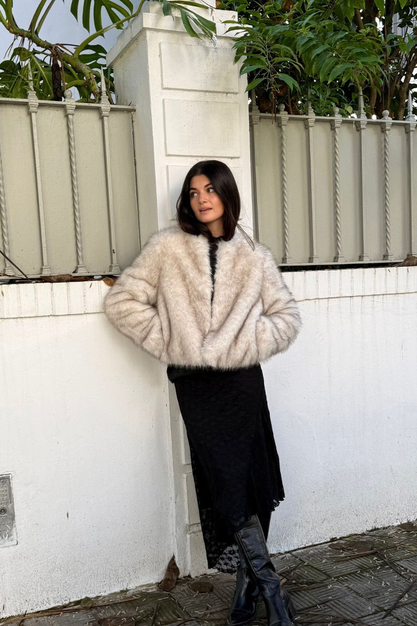 Conjunto de vestido, abrigo y jersey