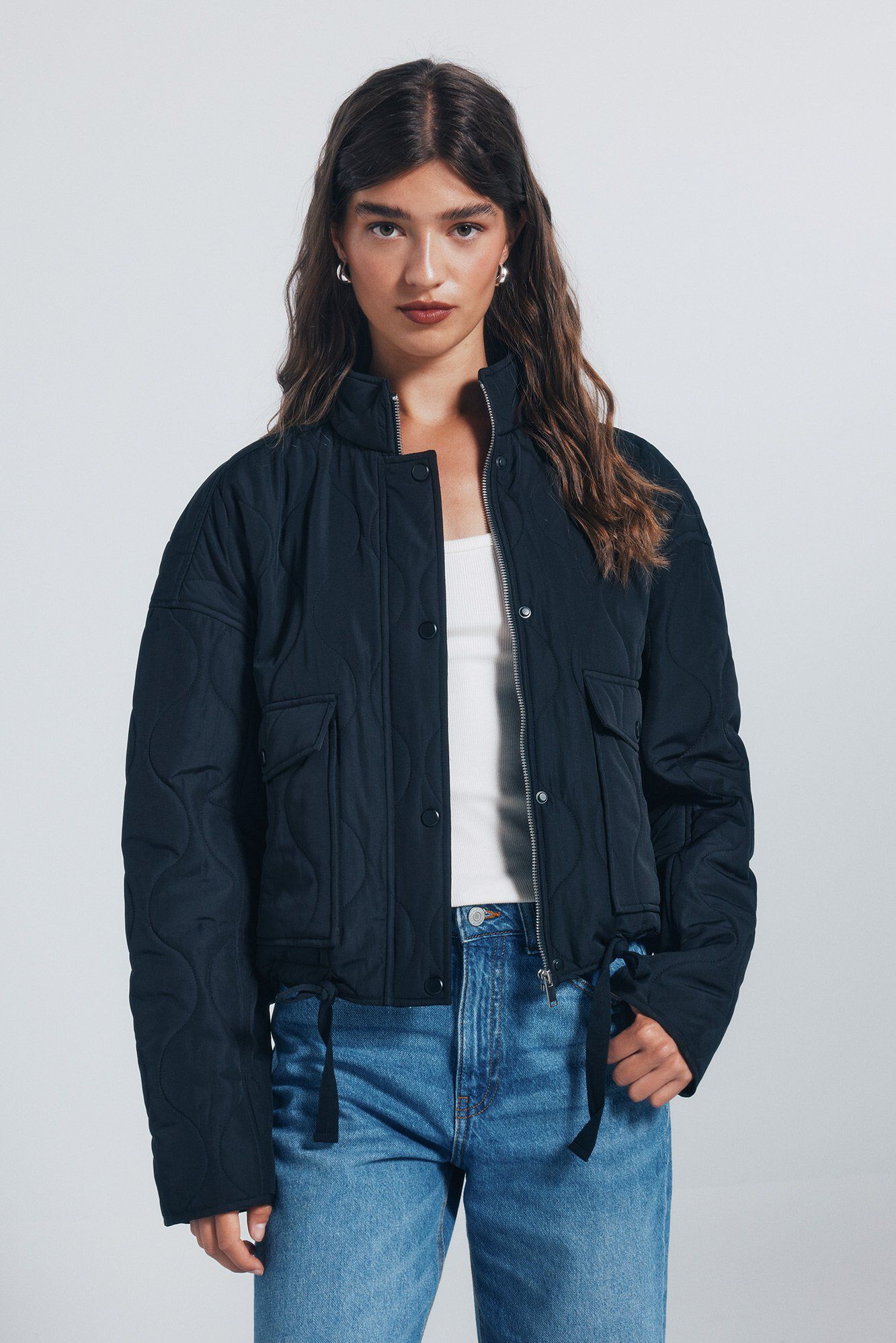 Conjunto de chaqueta y jeans