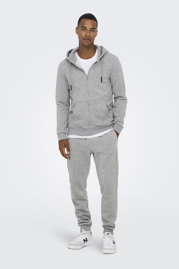 Conjunto de pantal&oacute;n y sudadera