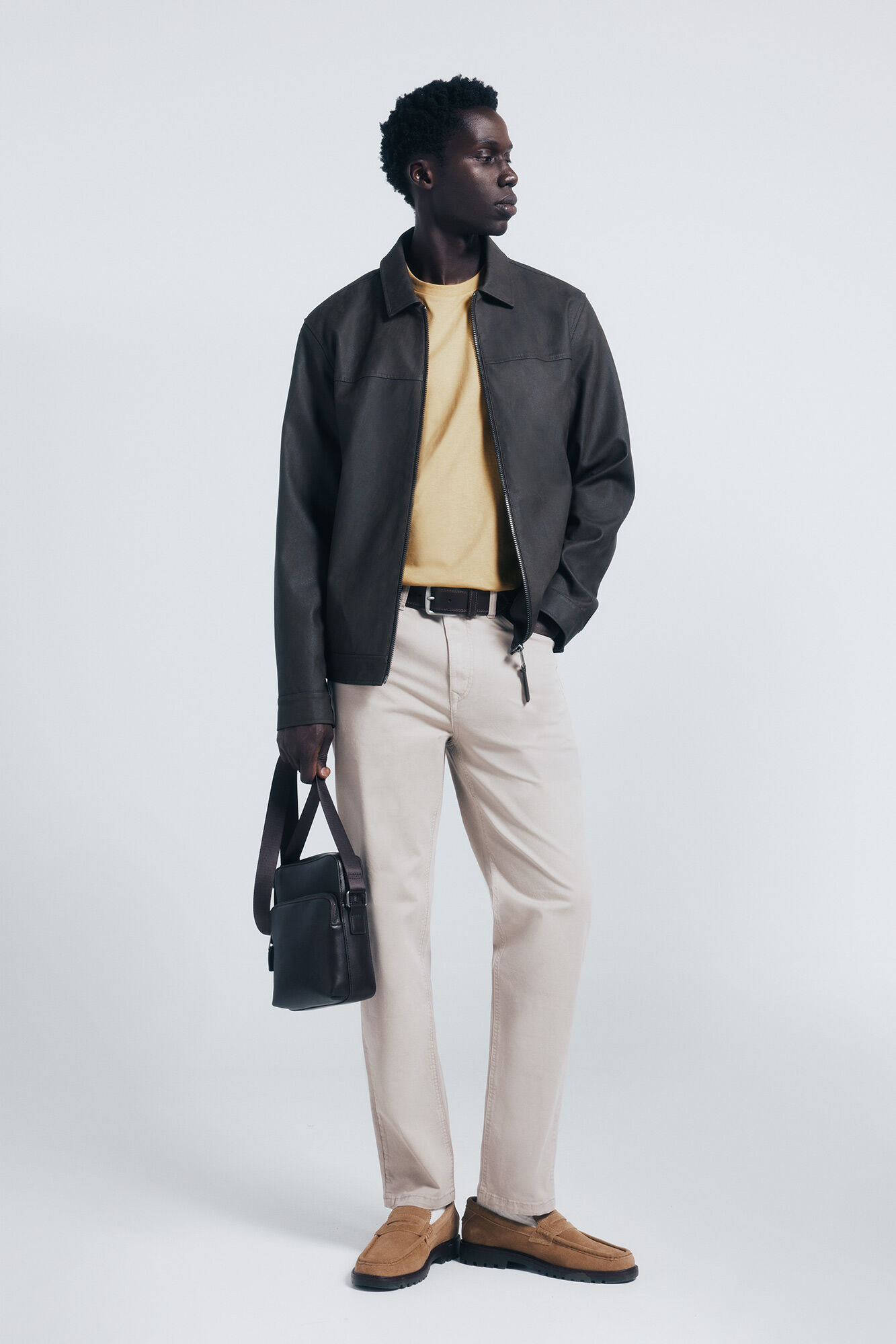 Conjunto de cal&ccedil;a e camisa