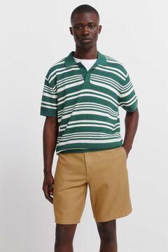 Conjunto de polo e bermudas