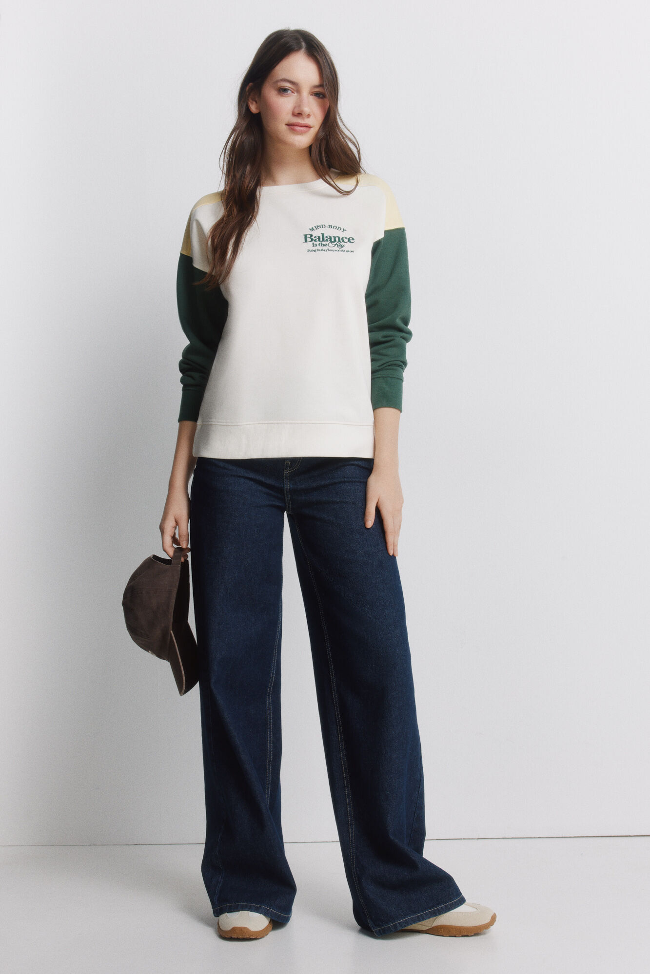 Conjunto de jeans e sweatshirt