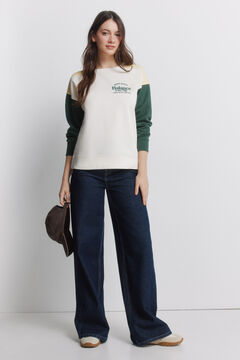 Conjunto de jeans e sweatshirt
