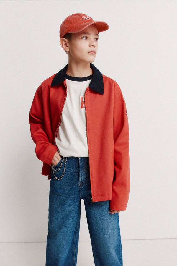 Conjunto de pantal&oacute;n, cazadora y camiseta