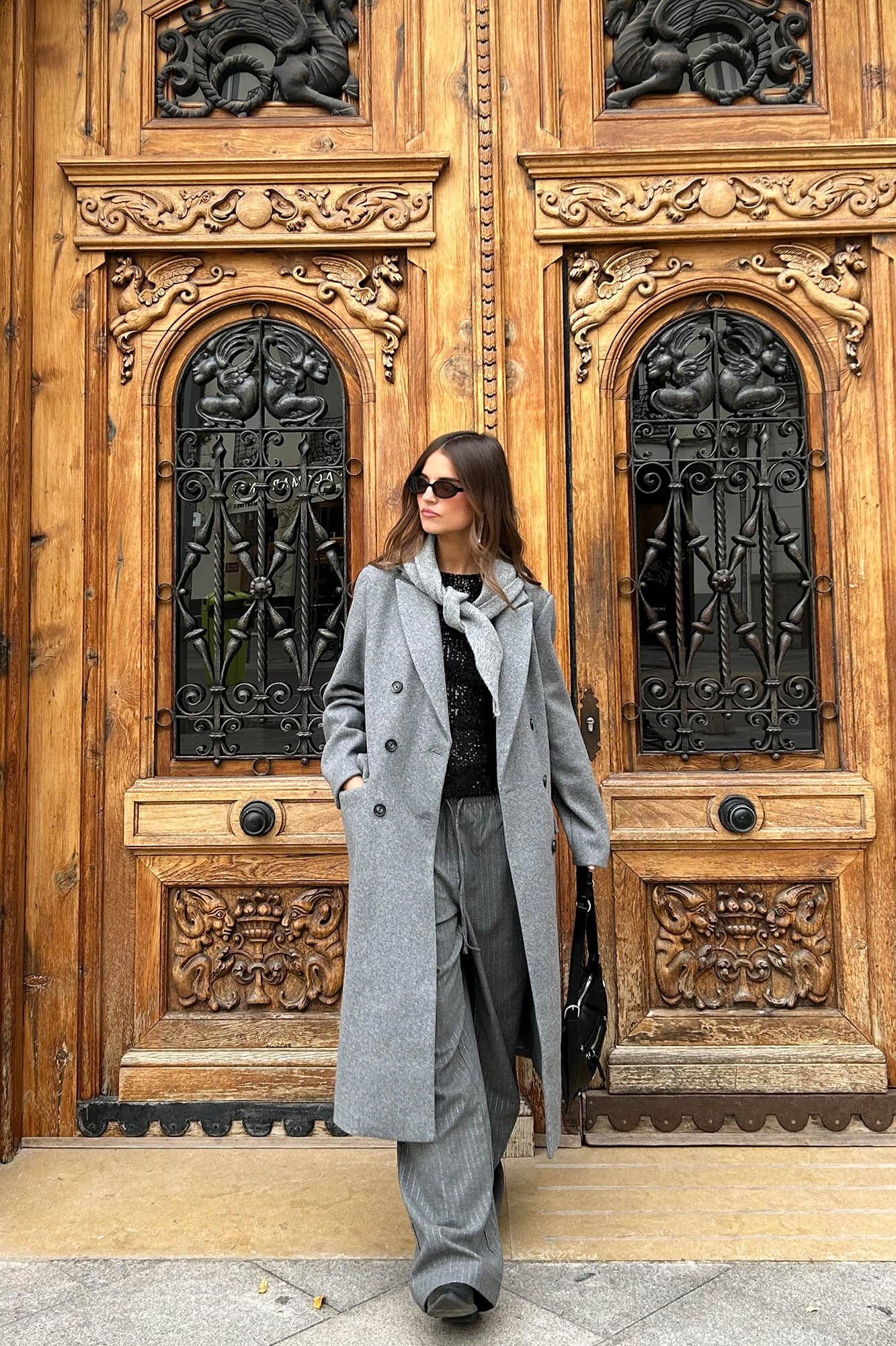 Conjunto de abrigo, pantalones y camiseta