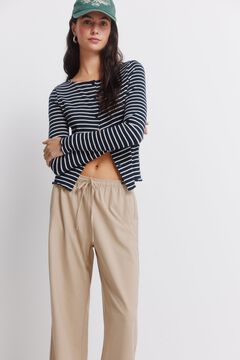 Conjunto de cal&ccedil;as e t-shirt