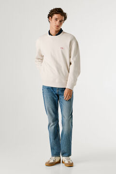 Conjunto de jeans e sweatshirt
