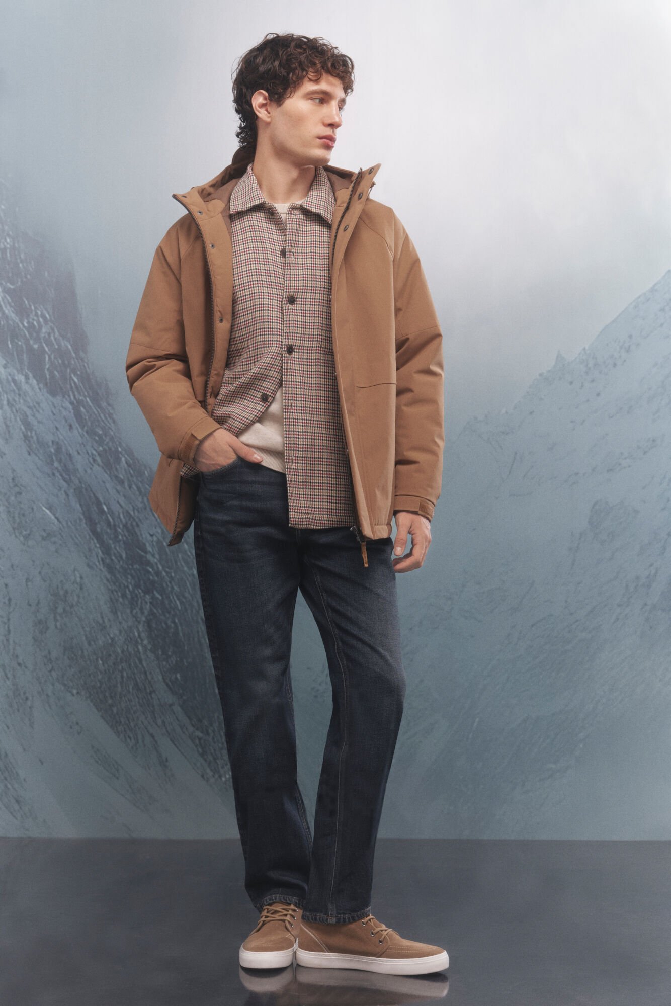 Conjunto de jeans, parka y sobrecamisa