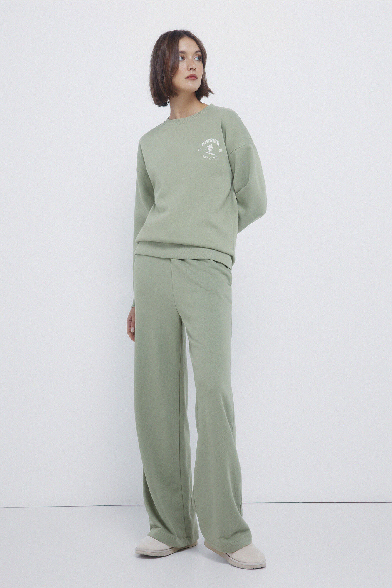Trousers and sweatshirt set