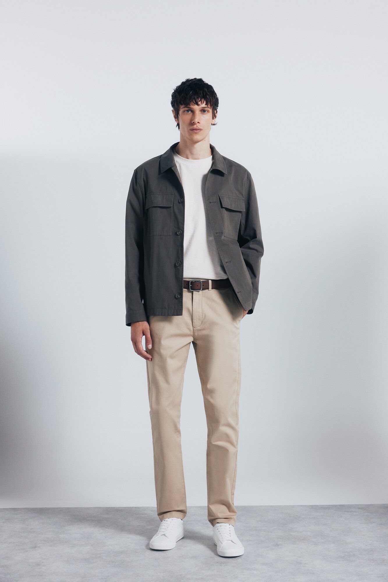 Conjunto de cal&ccedil;as e sobrecamisa