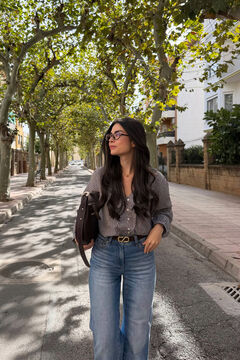 Conjunto de jeans y camisa