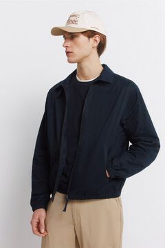 Conjunto de cazadora, pantal&oacute;n y gorra