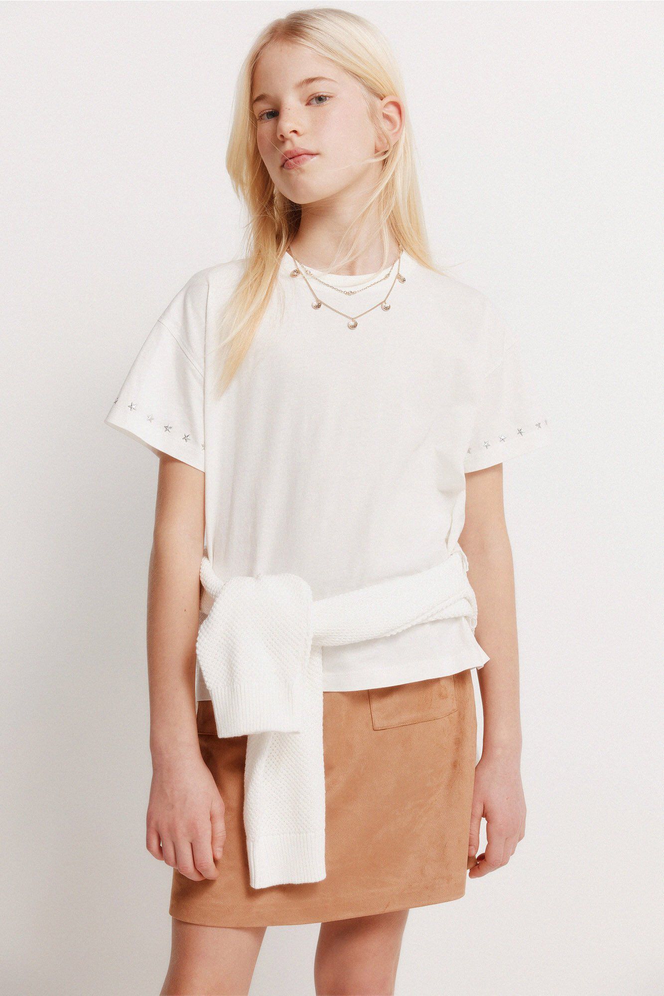 Conjunto de camiseta, chaqueta y falda