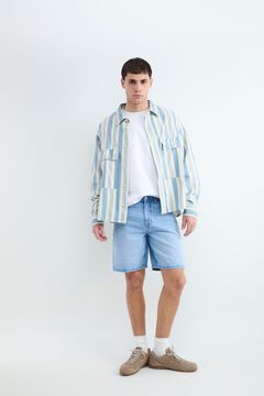 Conjunto de bermuda, camisa e camisa