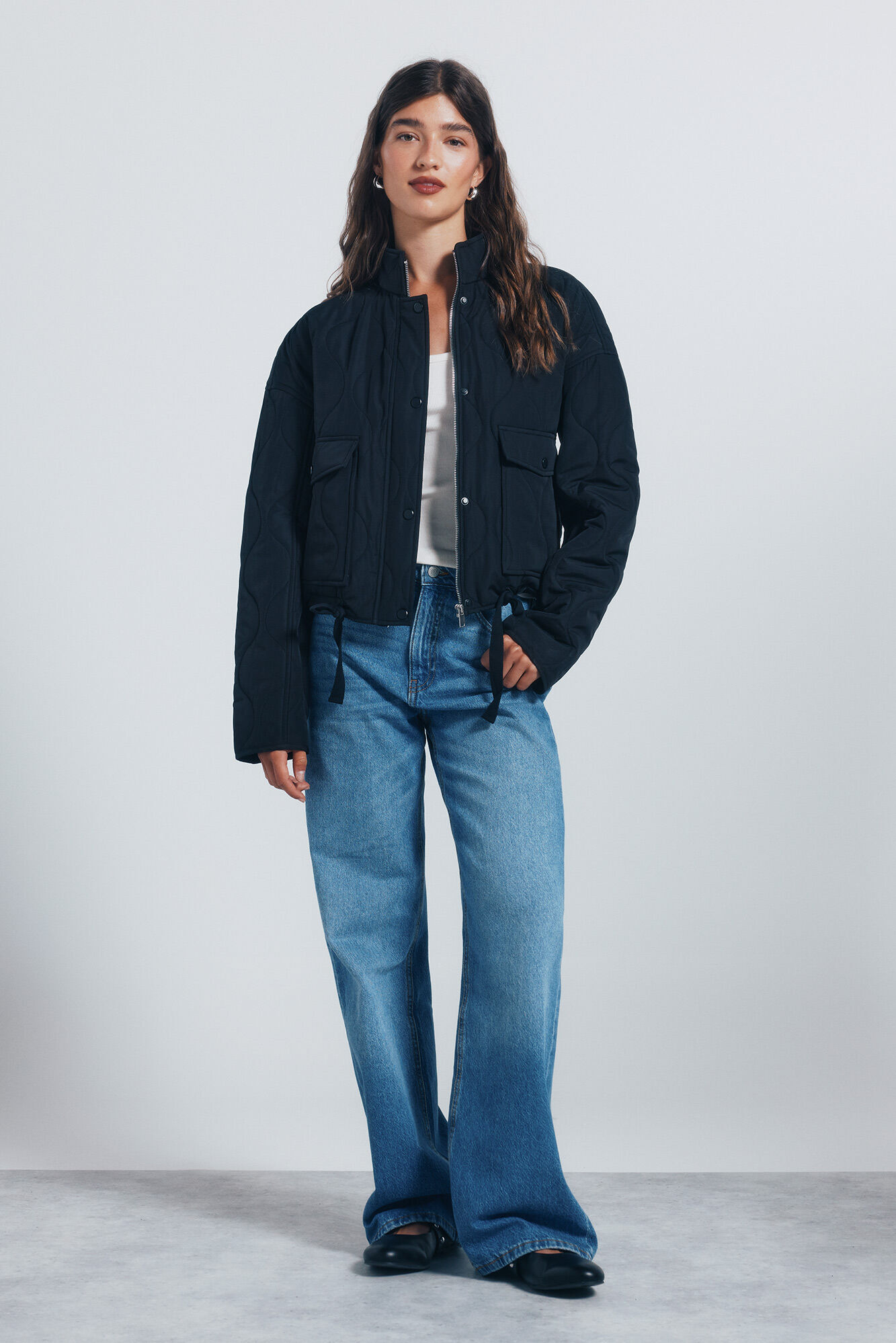 Conjunto de chaqueta y jeans