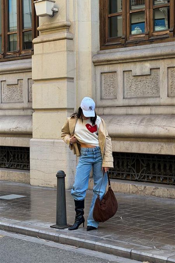 Conjunto de mala, gabardina, cal&ccedil;as e camisola