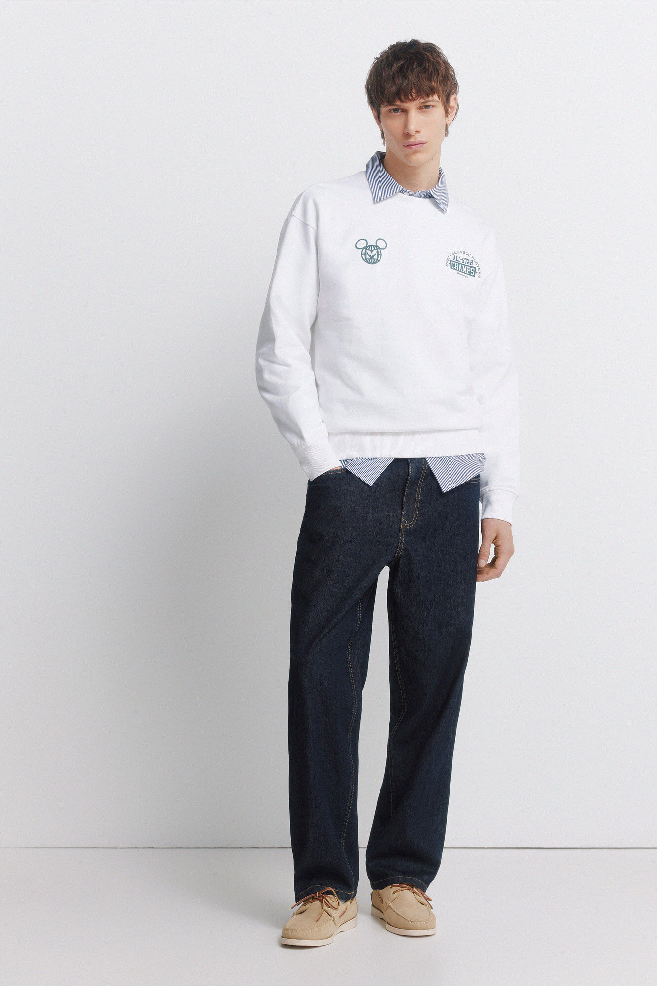 Conjunto de sapato, cal&ccedil;a e sweatshirt