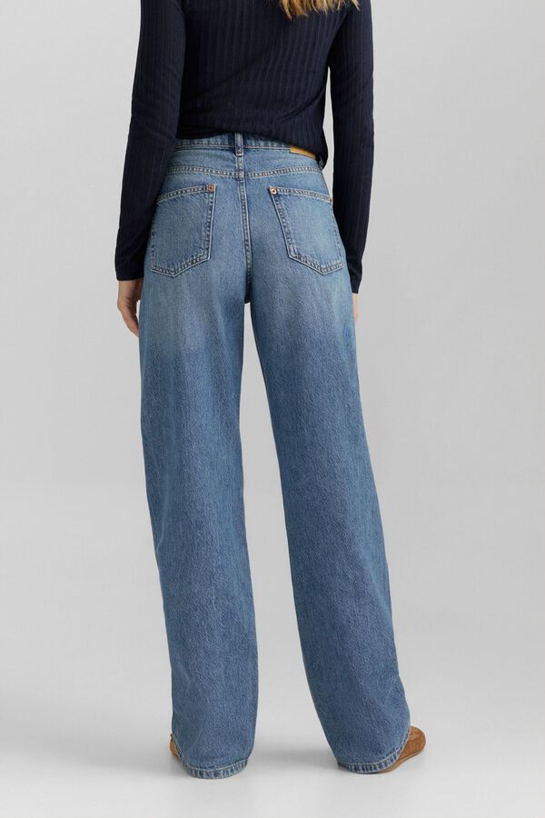Ensemble ceinture, jeans et chemise