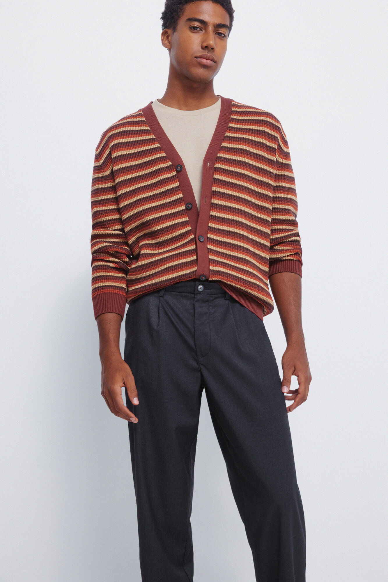 Conjunto de cal&ccedil;a e cardigan