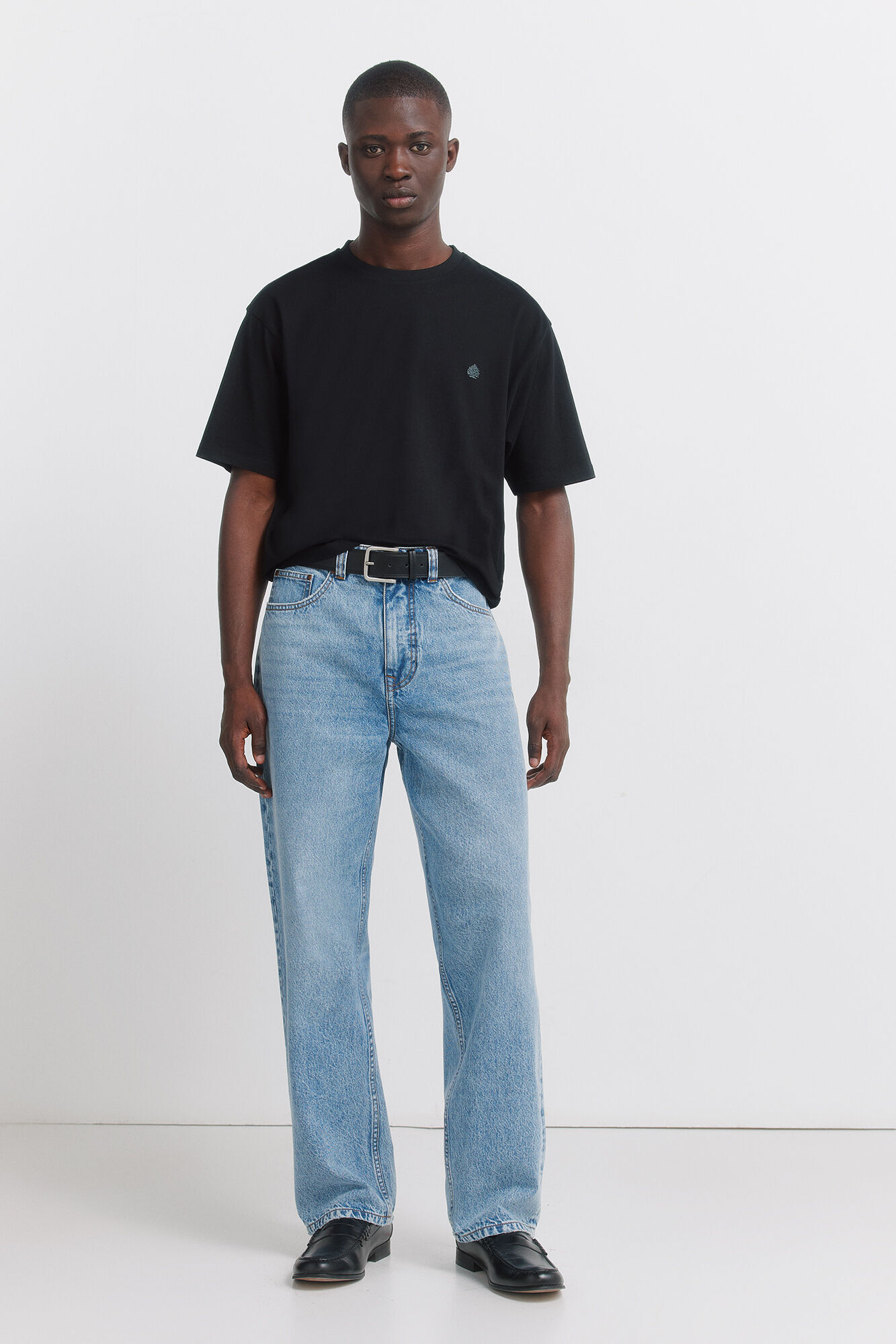 Conjunto de camiseta e jeans