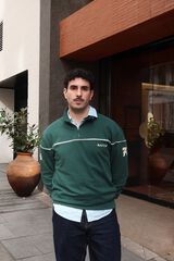 Conjunto de sapato, cal&ccedil;a, camisa e sweatshirt