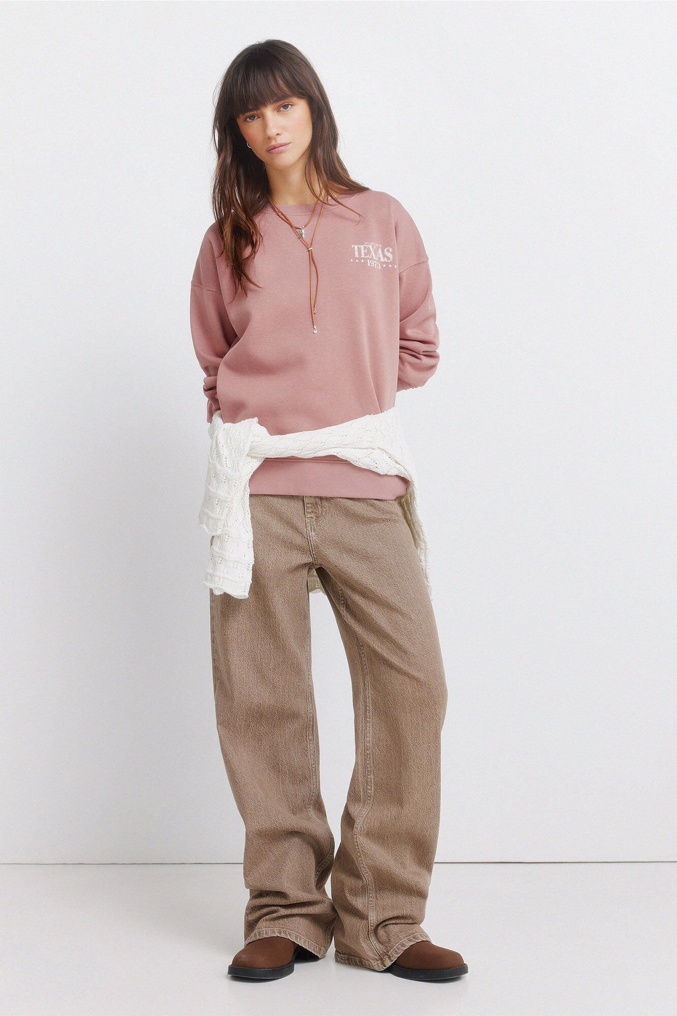 Conjunto de jeans e sweatshirt