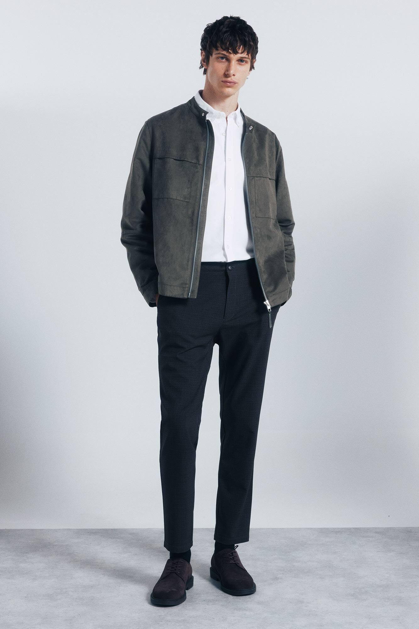 Conjunto de cal&ccedil;as e blus&atilde;o