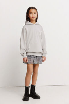 Conjunto de sweatshirt, t-shirt e saia