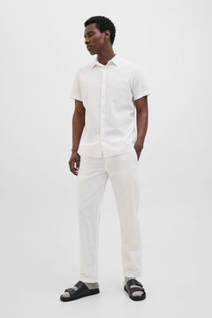 Conjunto de cal&ccedil;a, sand&aacute;lias e camisa