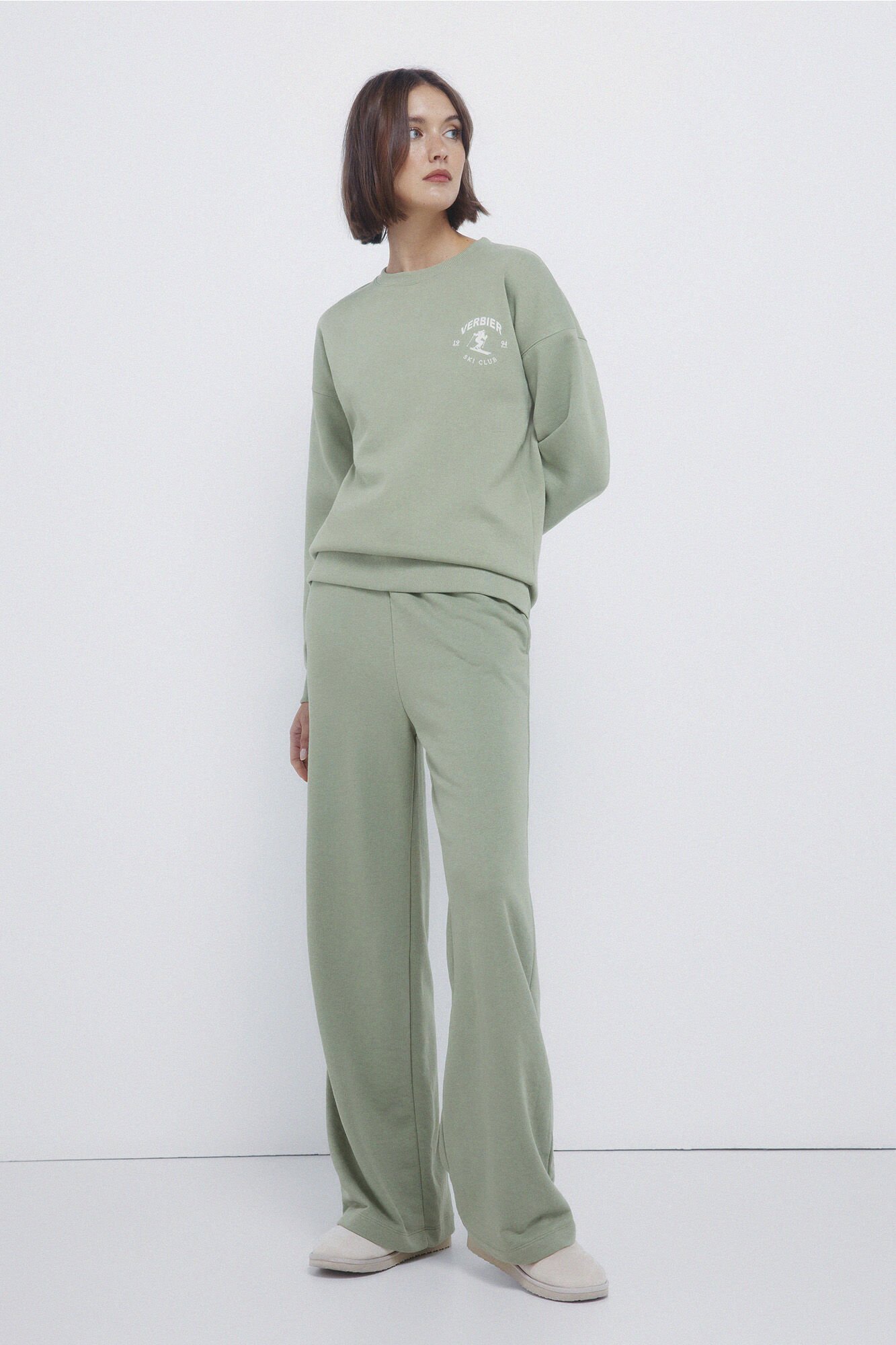 Trousers and sweatshirt set