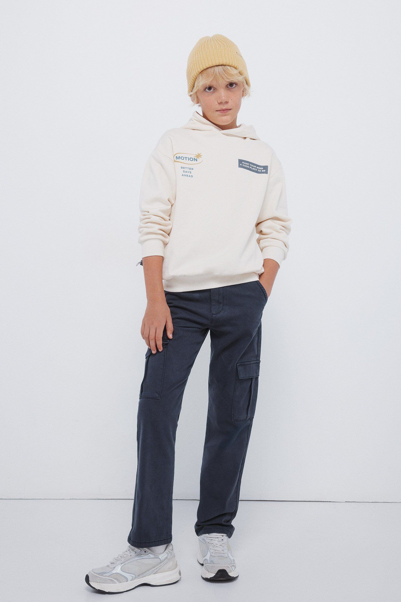 Conjunto de chino y sudadera