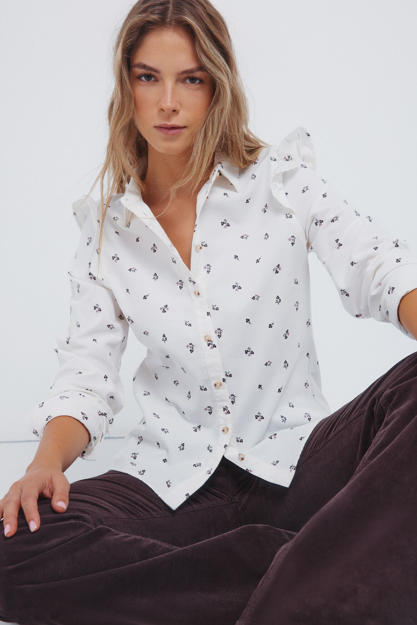 Conjunto de pantalones y camisa