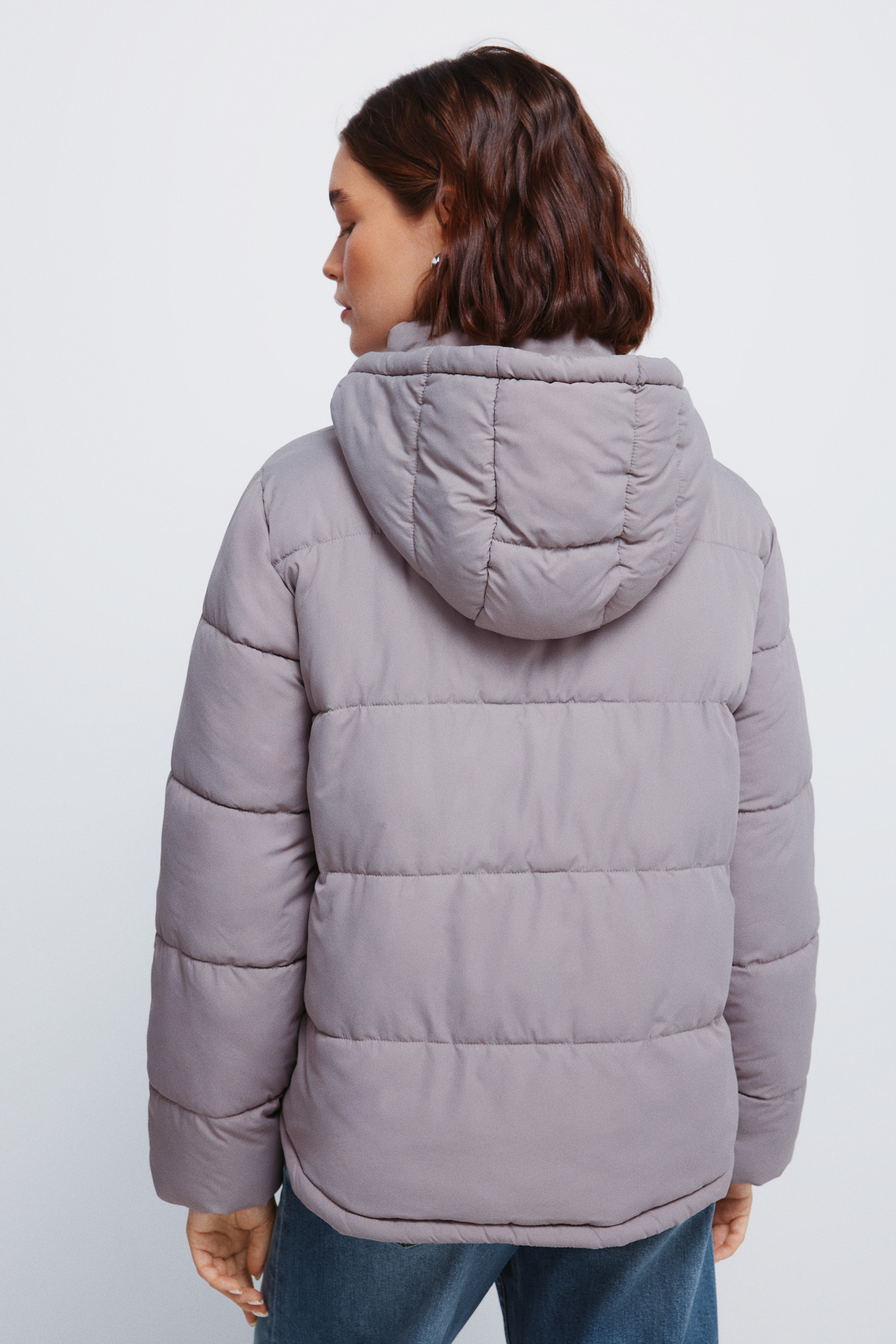 Gepolstert Jacke mit Kapuze aus recyceltem Polyester Damenjacken