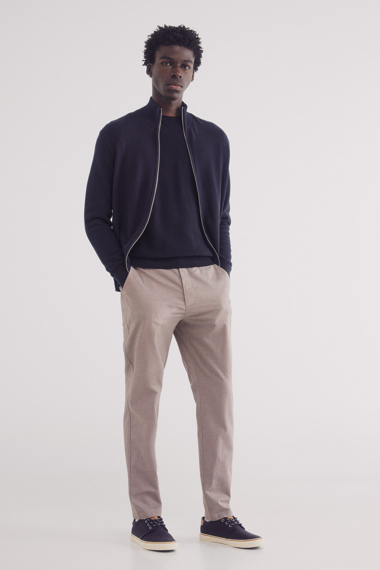 calças chino estruturadas com ajuste confortável Calças para